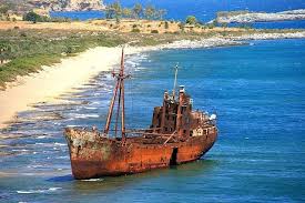 Playa de Valtaki (Barco encallado)